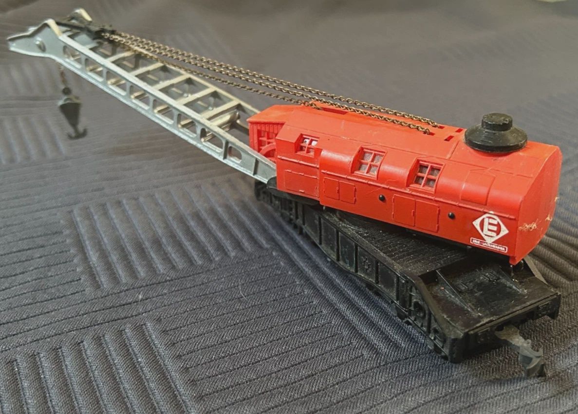 Used HO Vintage Erie Lackawanna Crane w/Real Metal Chains