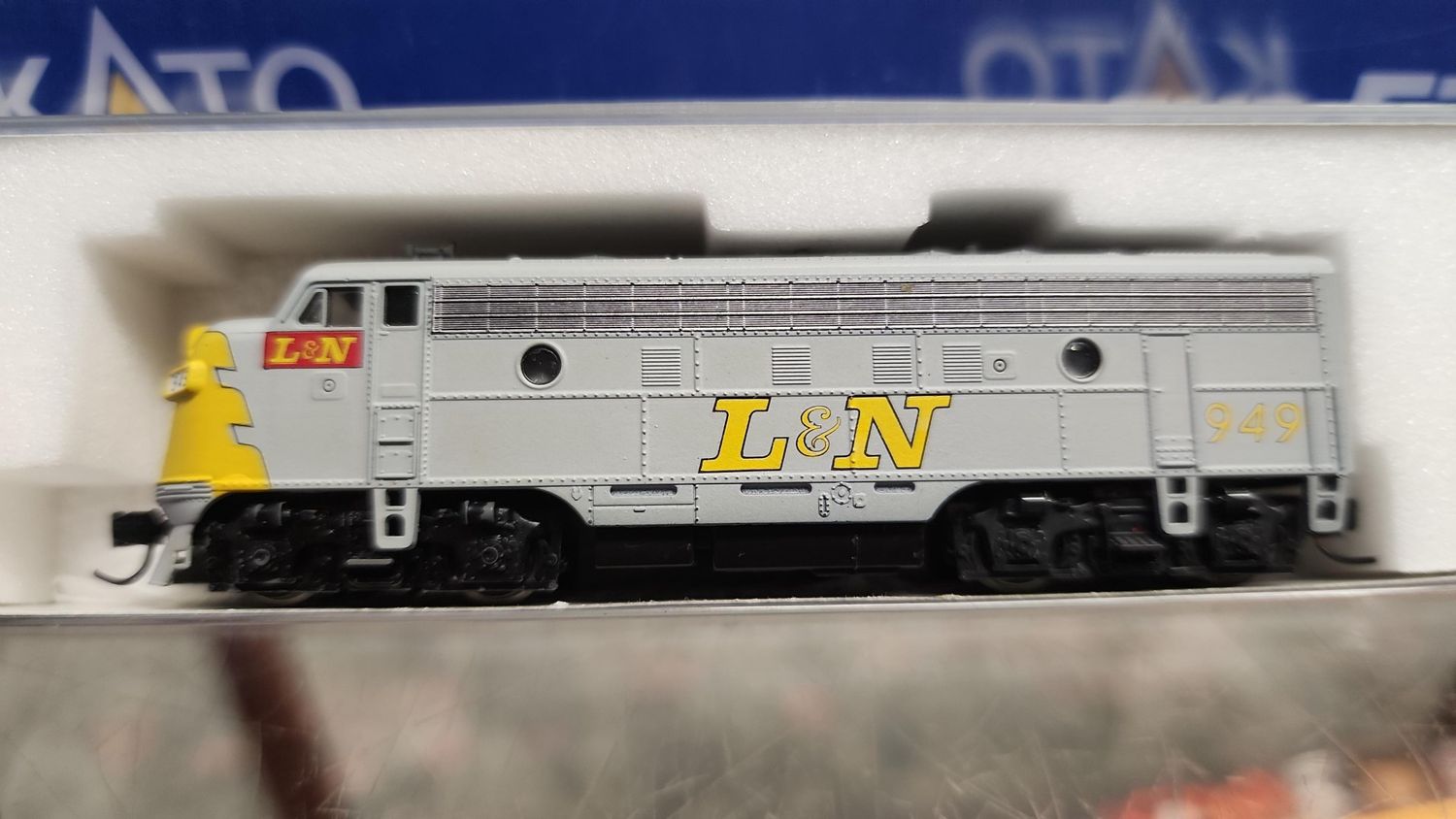 Used Kato N EMD F-7 Road #949 DCC