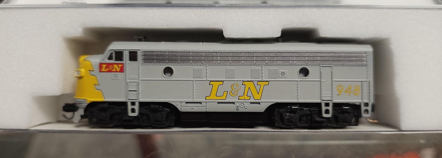 Used Kato N L&amp;N FA7 Road #948 DCC
