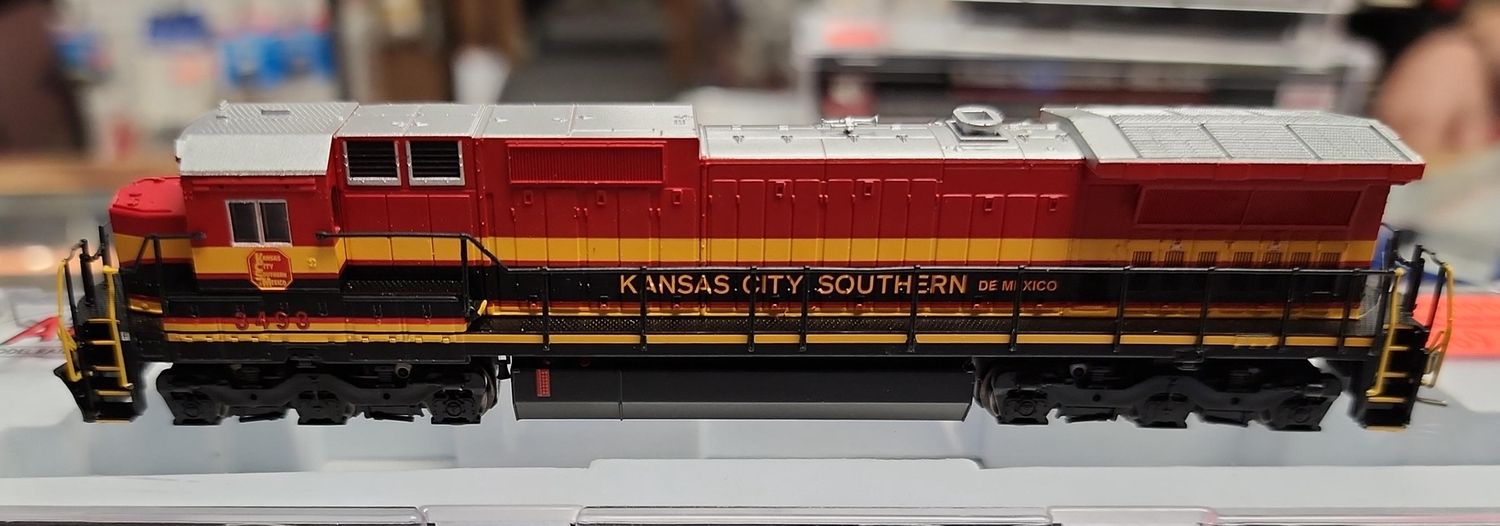 Atlas N 40004193 KCS Dash 8-40C Road #3493