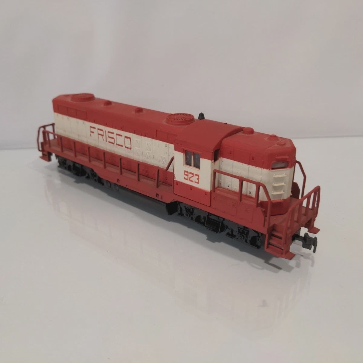 Used HO AHM Frisco #923 Powered Unit Runs Good