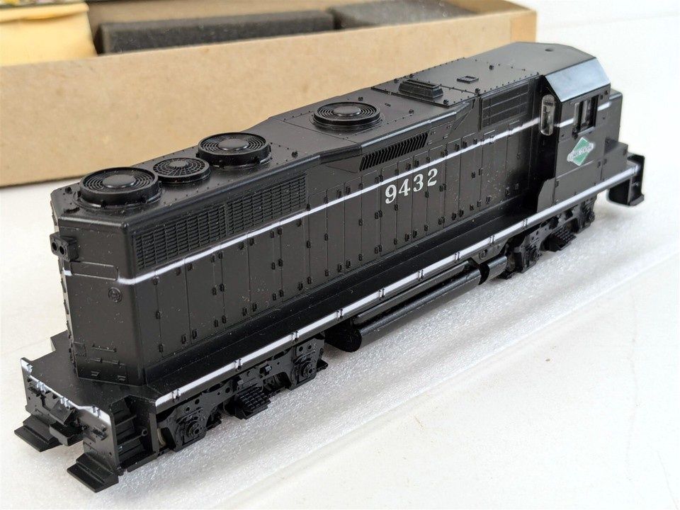 Used HO Athearn #9432 GP35