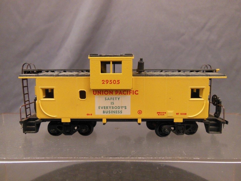 Used HO Scale Union Pacific Caboose 29505