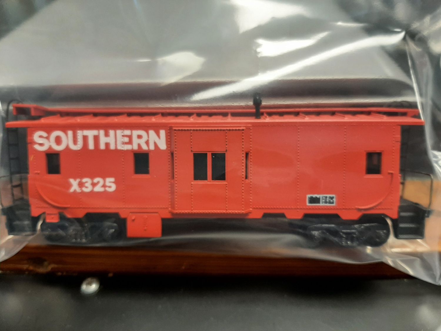 Used HO Scale Southern Red Caboose #X325
