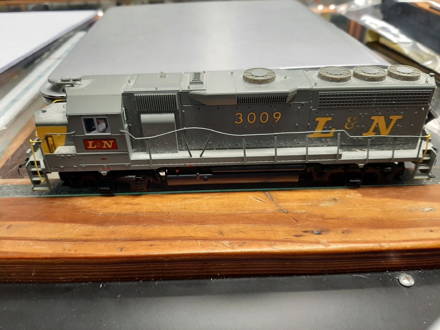 Used HO Locomotive L&amp;N 3009 w/ DCC - Runs