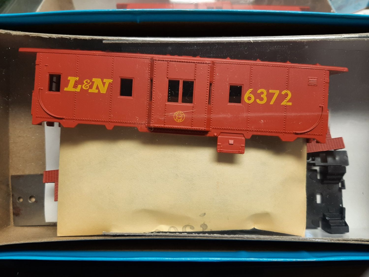 Used HO Athearn L&amp;N Bay Window Caboose Red #6372 Kit