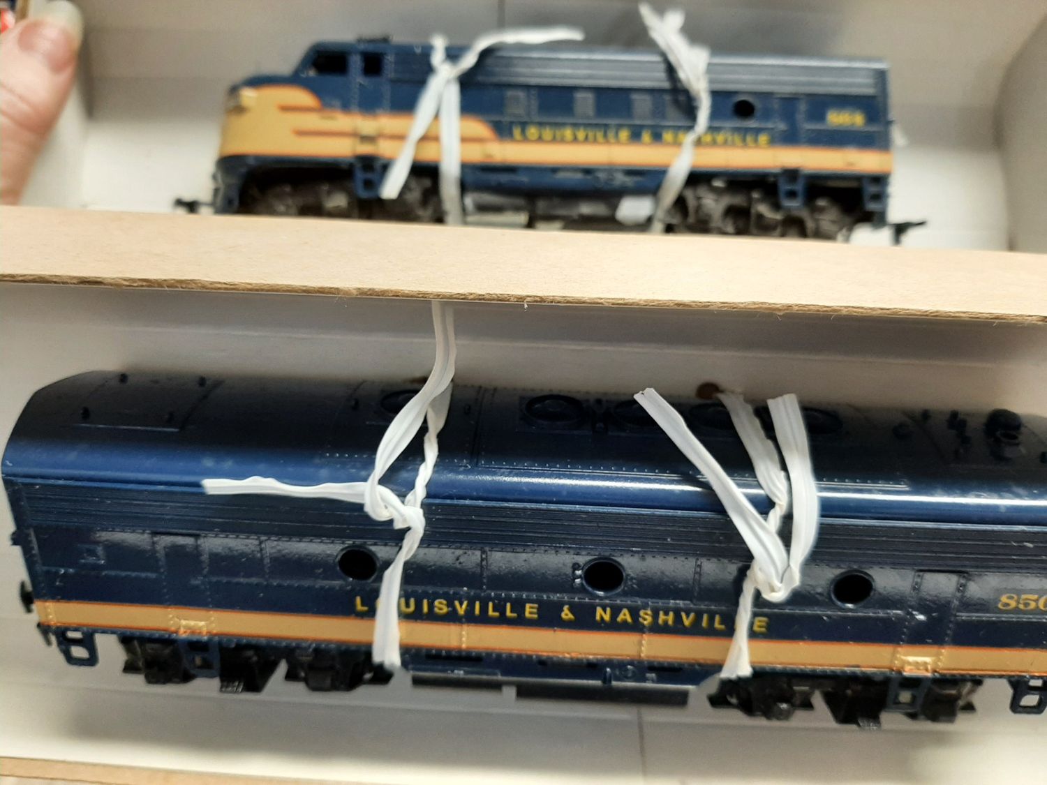 Used HO L&amp;N Loco #864 and B Unit #850  Custom Painted - DC /Runs