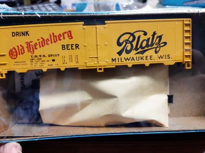 Used HO Blatz "Old Heidelberg"  Beer URTX 27107 Kit