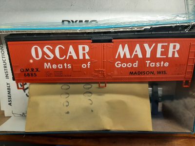 Used HO Scale "Oscar Mayer" Freight Car #OMRX6885 Kit