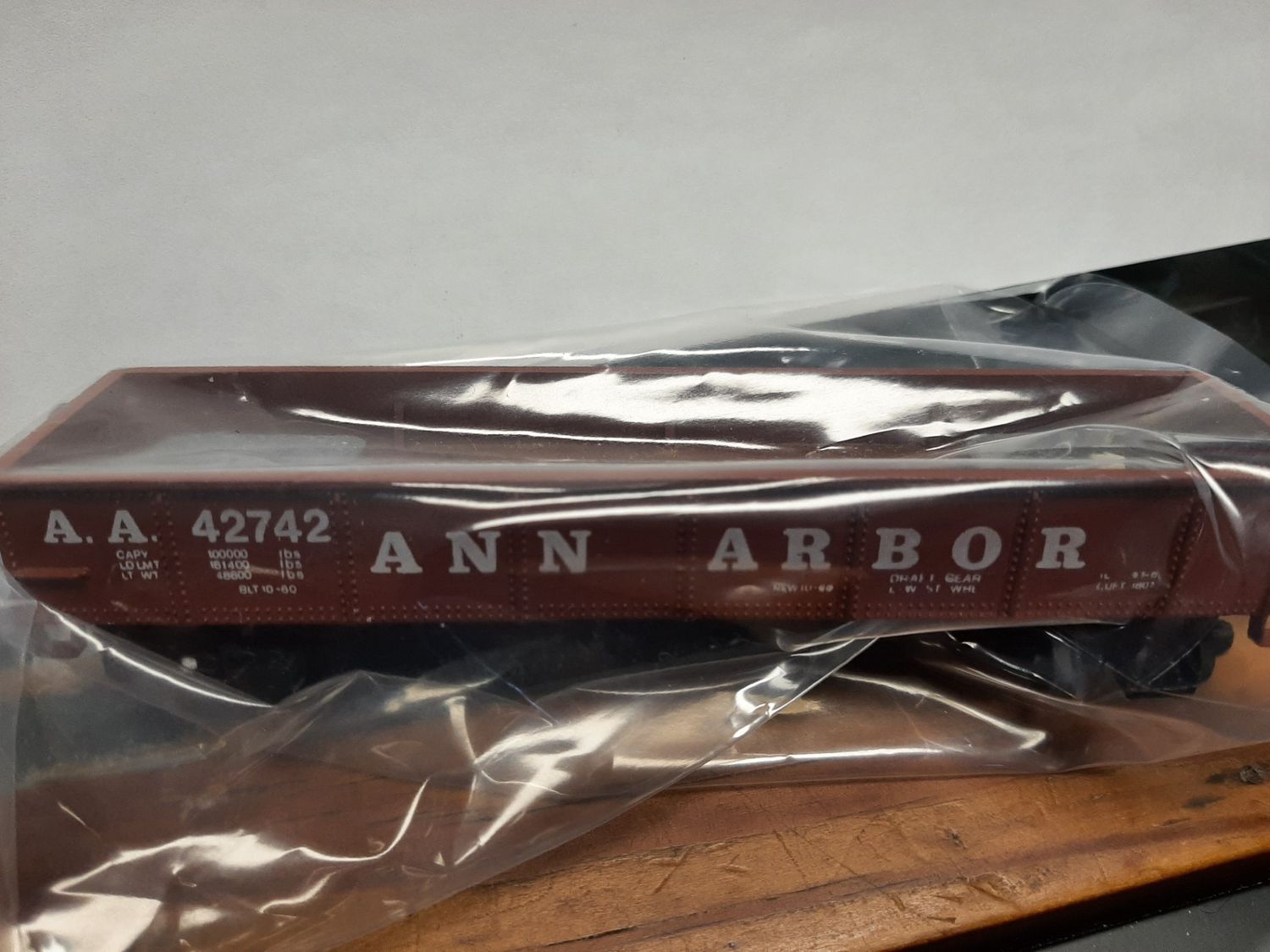 Used HO Scale &quot;Ann Arbor&quot; Gondola w/ weights #AA42742