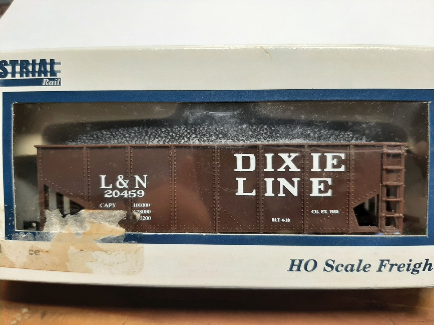 Used HO Scale L &amp; N &quot;Dixie Line&quot; Coal Car w/ load #20459