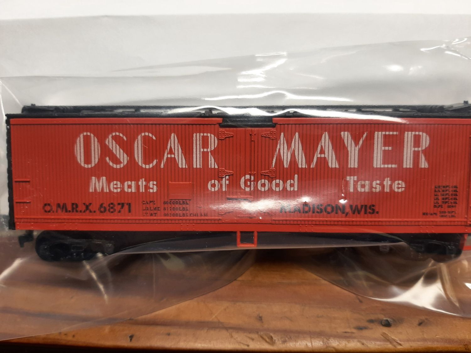 Used HO Scale &quot;Oscar Mayer&quot; Box Car Weighted  #OMRX6871