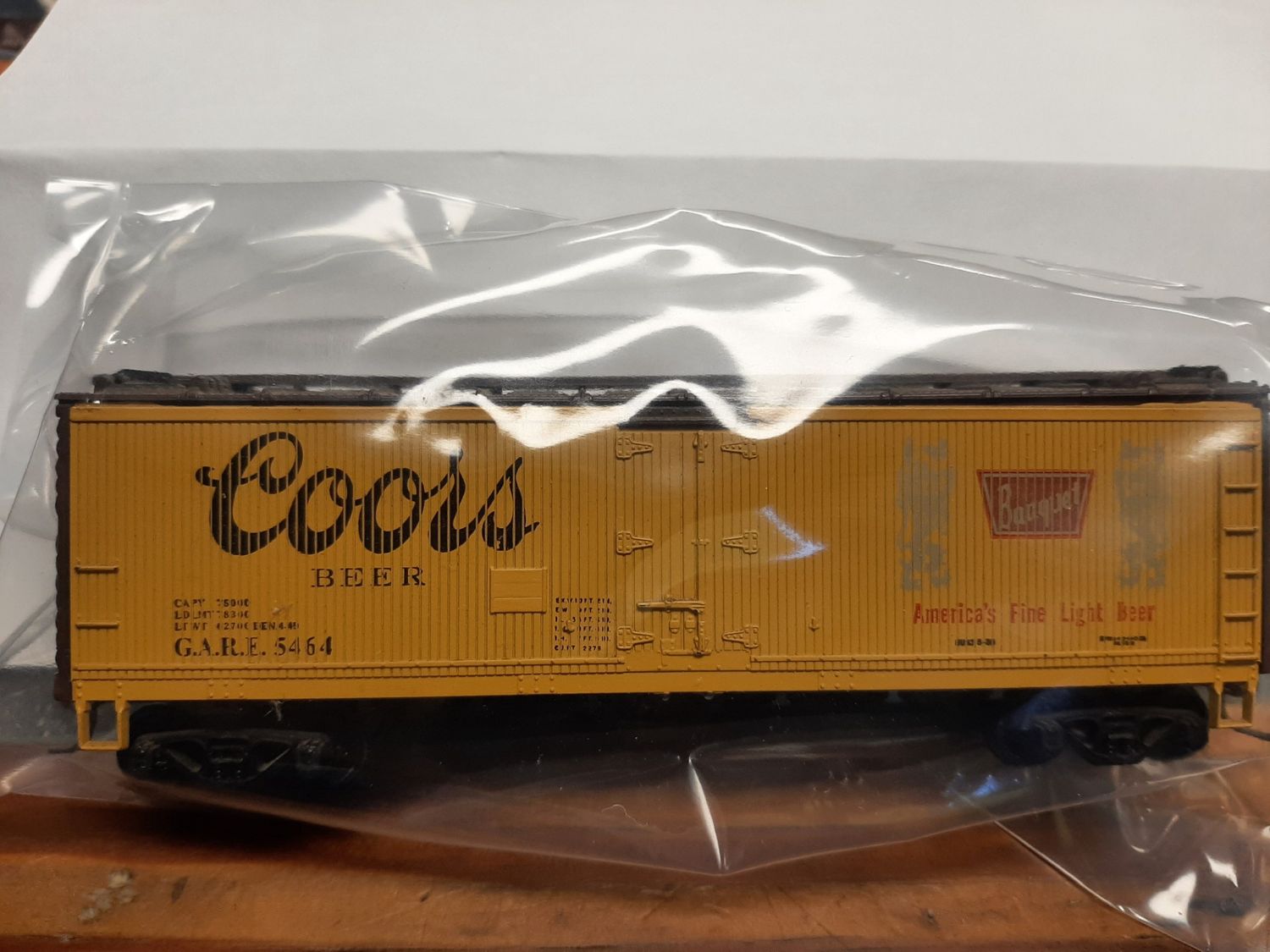 Used HO Scale &quot;Coors Beer&quot; Box Car #GARE5464