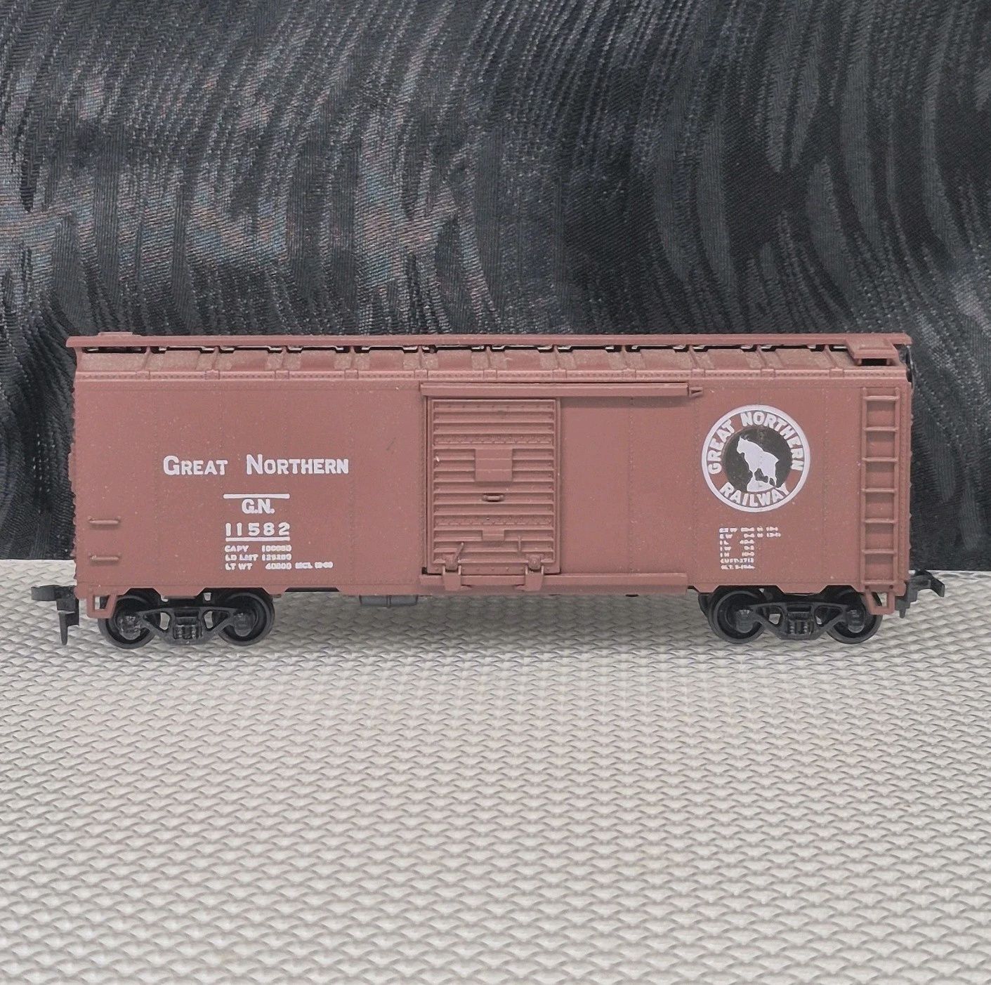 Used HO Athearn GN 11582 Boxcar