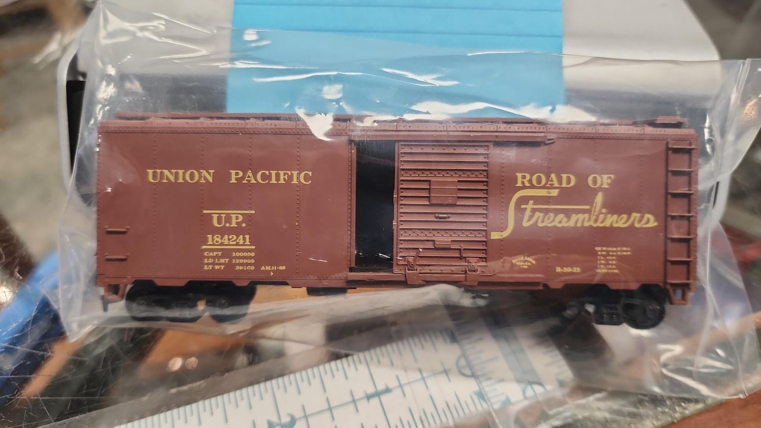 Used HO Athearn UP 184241 40&#39; Boxcar