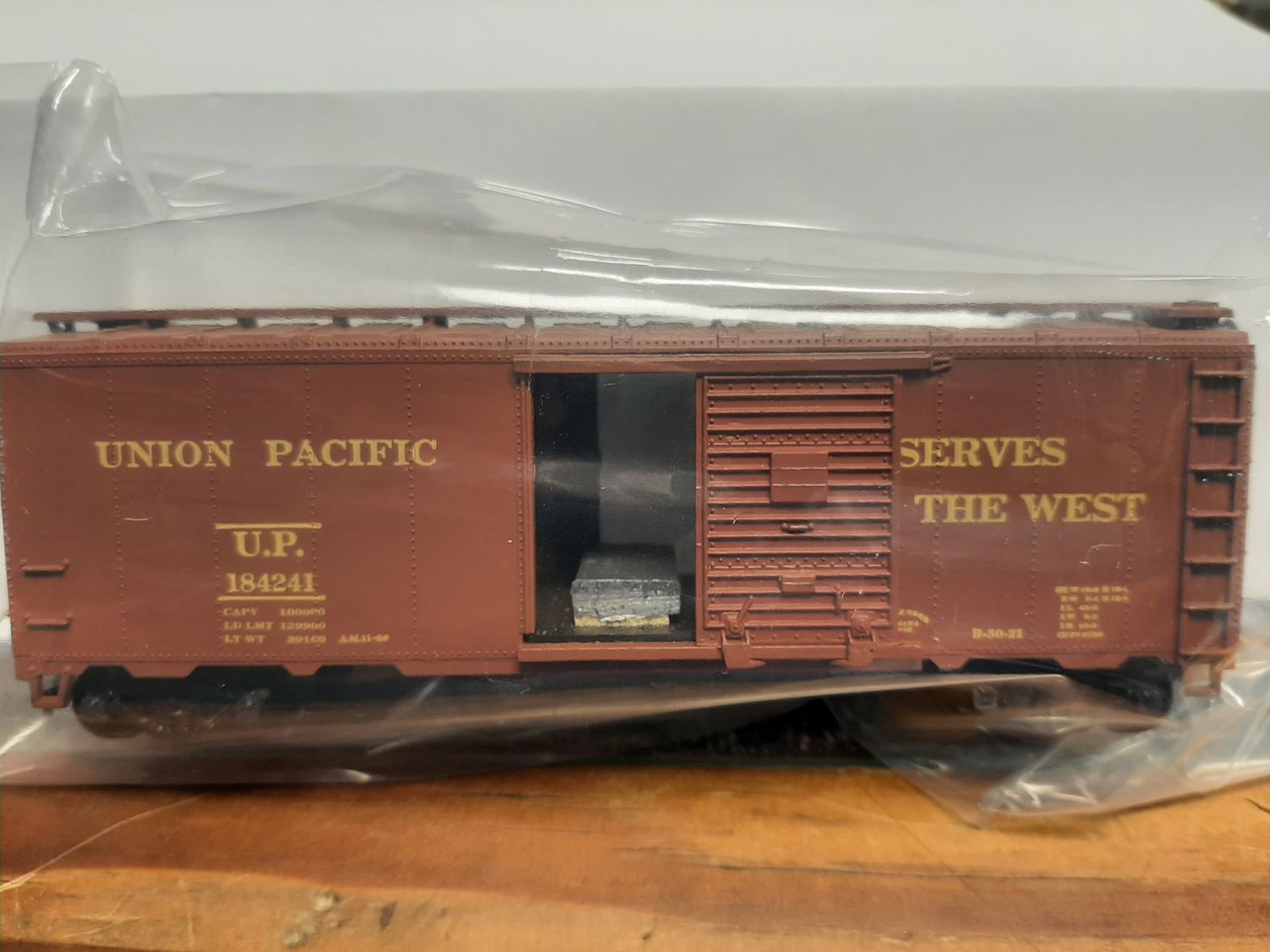 Used HO 184241 Union Pacific Box car