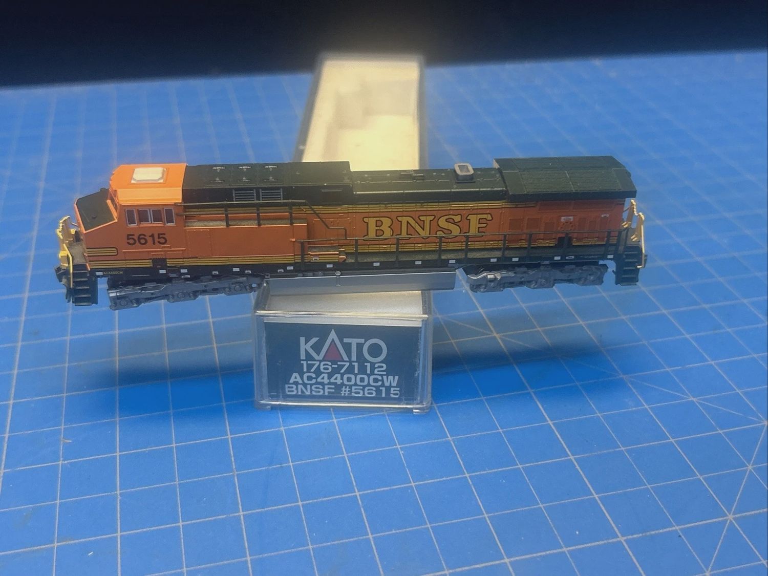 Used N Kato 176-7112 AC4400CW BNSF #5615 w/DCC