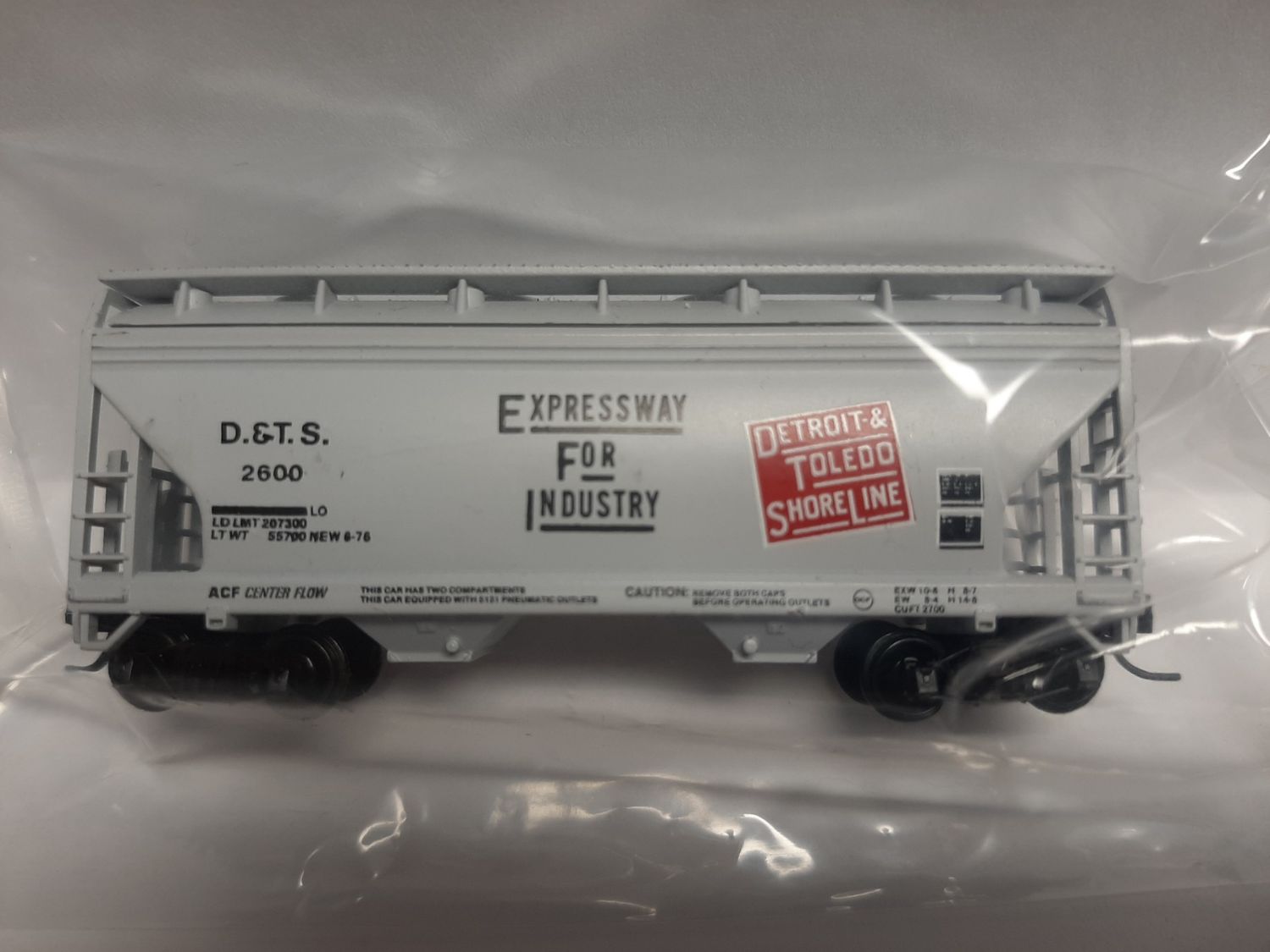 Used N Scale &quot;Detroit &amp; Toledo Shoreline&quot; Covered Hopper #DTS2600