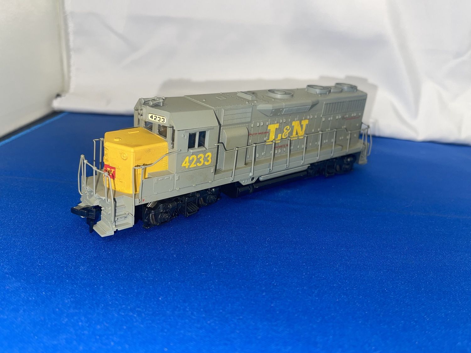 Used HO 4233 L&amp;N GP35