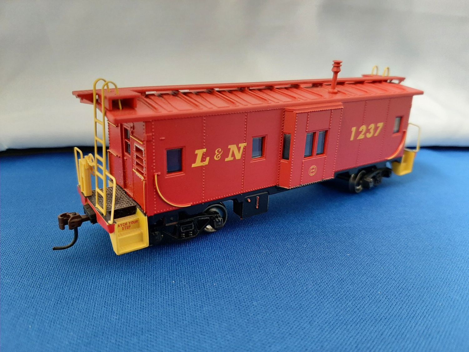 Used HO Athearn 74729 L&amp;N Bay Window Caboose Road #1237