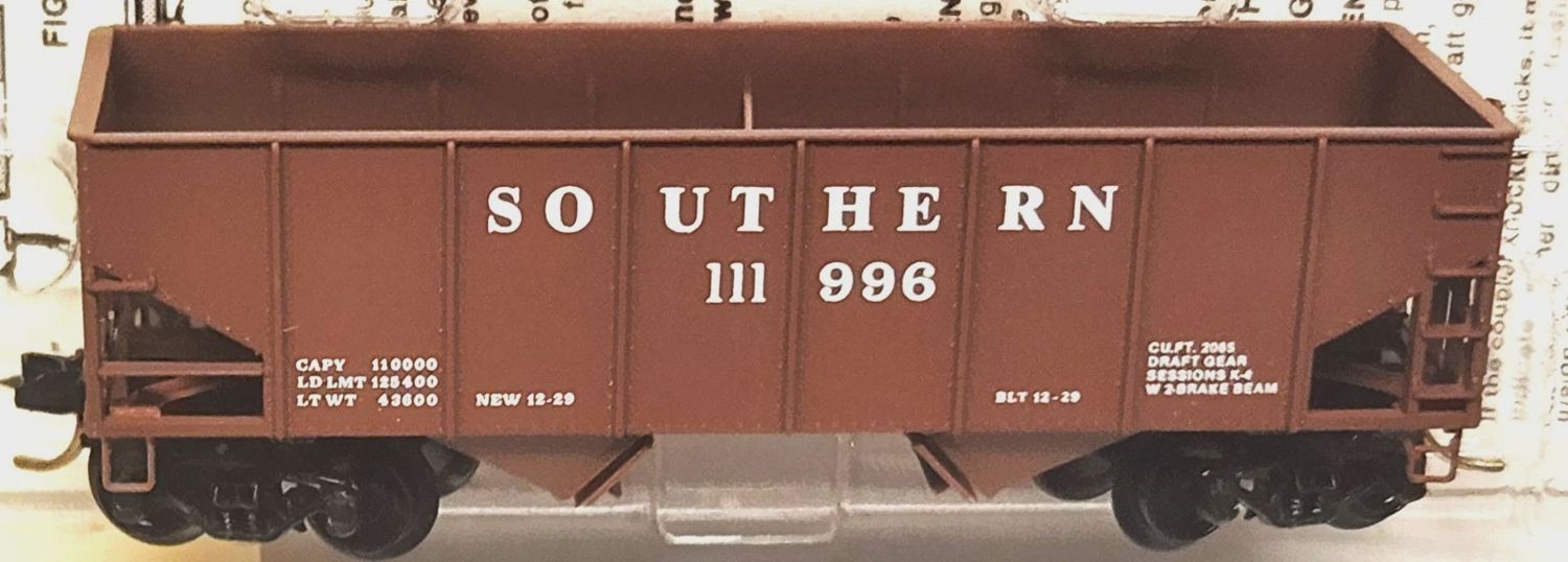 Used N Micro-Trains 51650 33&#39; Twin Bay Hopper Southern