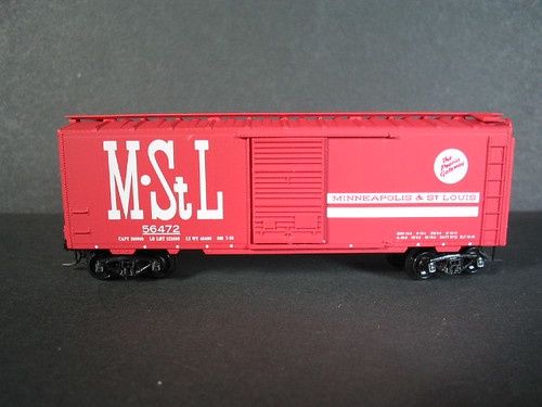 Used N Micro-Trains 56472 40&#39; Boxcar
