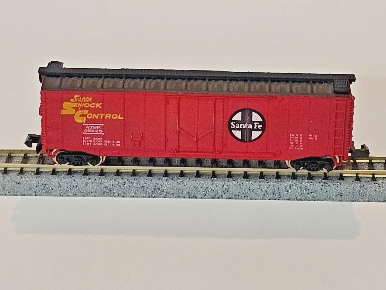 Used N Bachmann SANTA FE ATSF 49625 50&#39; Boxcar Super Shock Control