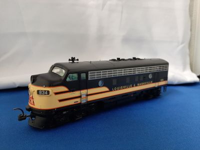 Used HO Athearn DCC/Sound F-7A &amp; F-7B Phase 1 Road #'s 834 &amp; 902
