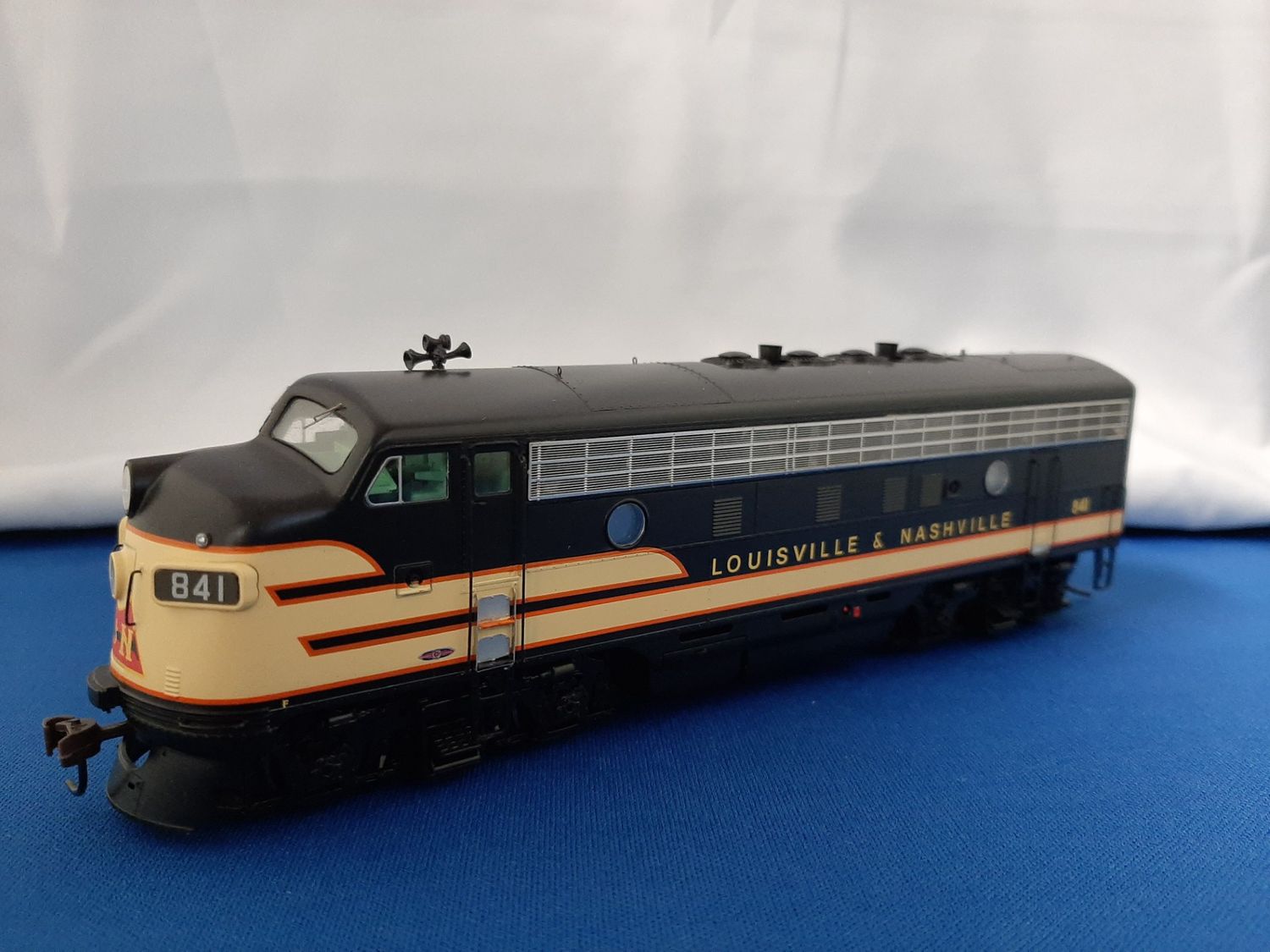 Used HO Athearn DCC W/sound L&amp;N F7A Phase 1 Road #827