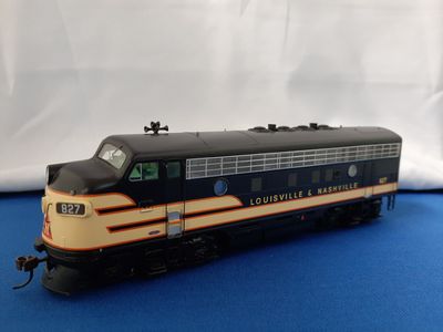 Used HO Genesis DCC W/SOUND  L&amp;N F-7A Phase 1 #827
