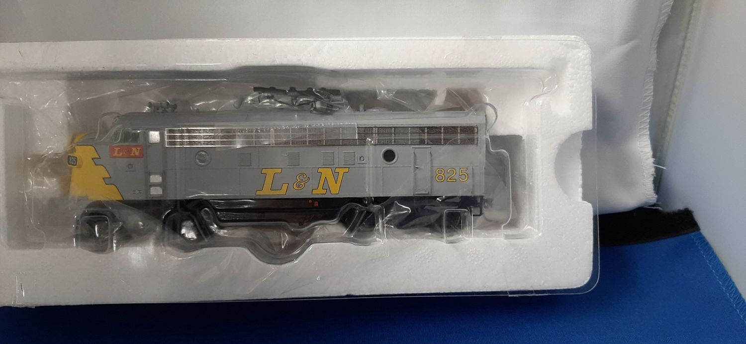 Used HO Intermountain EMD F7A DCC W/SOUND L&amp;N 825