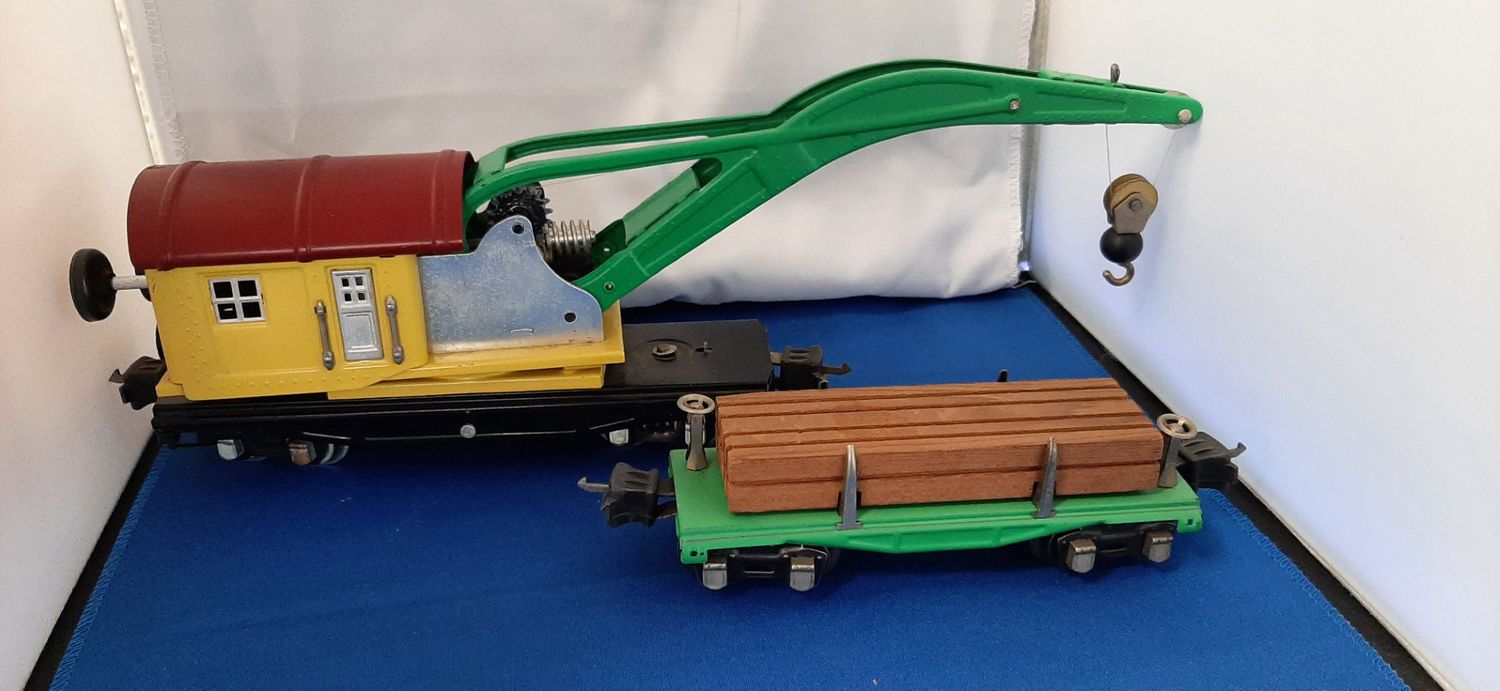Used O Lionel 2810 10 Ton Crane &amp; 2651 Flat Car w/Load (Pre-War)