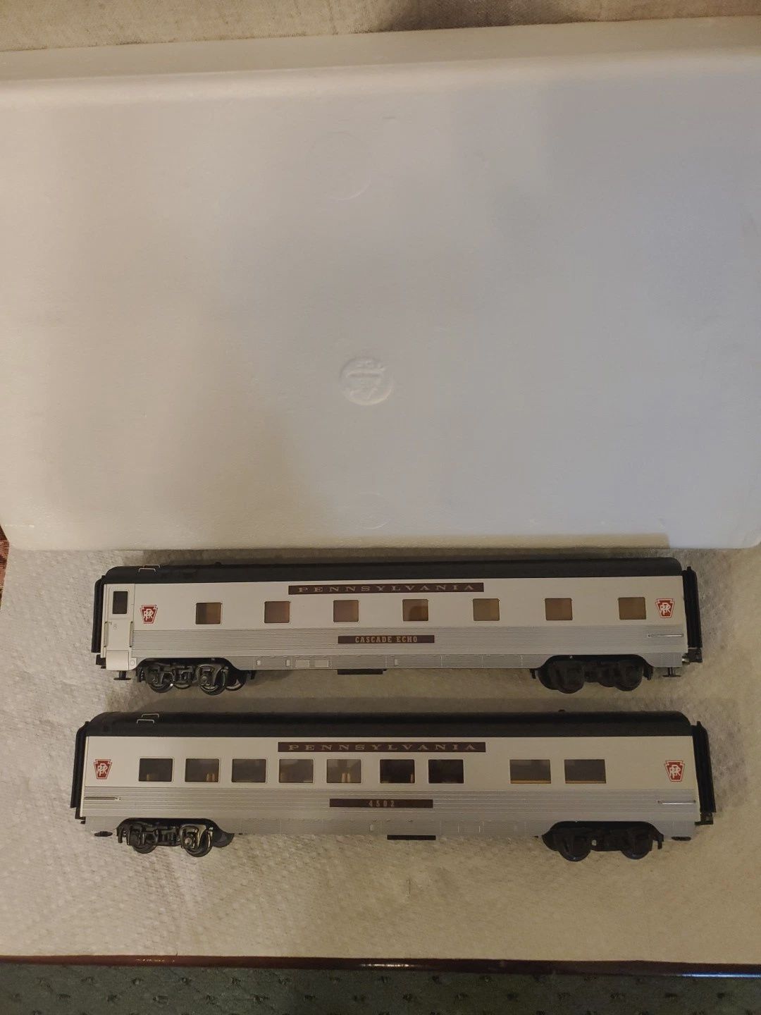 Used O MTH/Railking 30-6717 2 Car 60&#39; Streamline Sleeper/Diner Set PRR