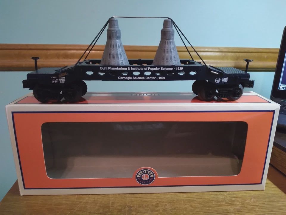 Used O Lionel 6-37098 Carnegie Science Center Flat Car w/Capsule