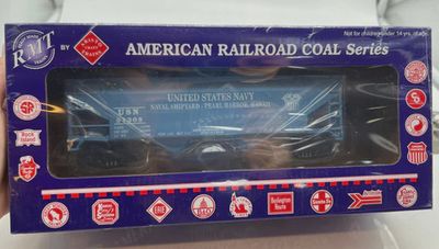 Used O RMT 96232 US Navy Road #121343 2-Bay Coal Hopper Set w/Coal Load