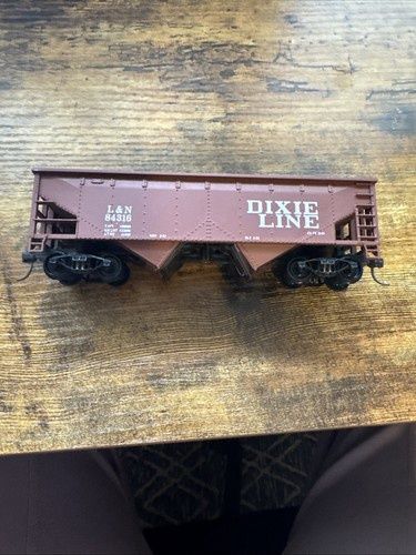 Used HO Walthers 4-Bay Hopper L&amp;N Road #84316