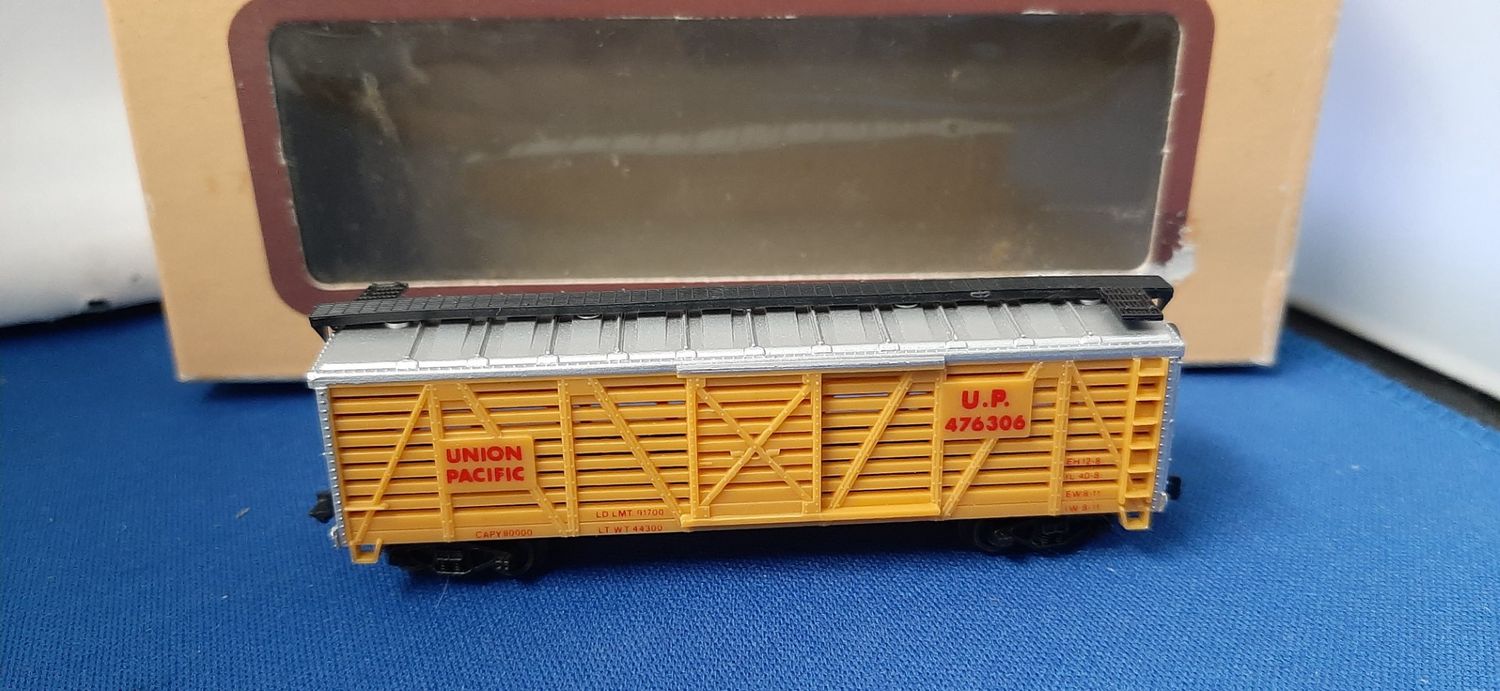 Used N Scale &quot;Union Pacific&quot; Stock/Cattle Car #476306