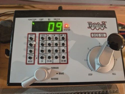 Used N/HO Digitrax Zephyr DCS50 Starter Set 2.5 Amp