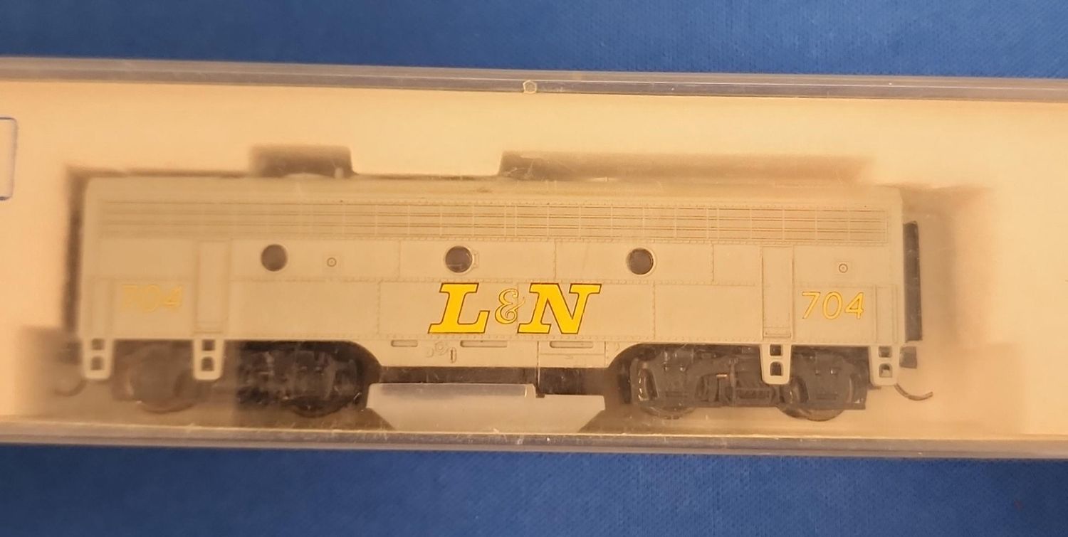 Used N Kato F7B L&amp;N Road #704 DCC