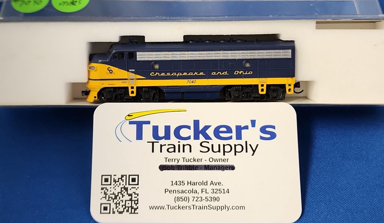 Used N Kato F7A C&amp;O Locomotive Road #7040 w/DCC (F1 for Mars Light)