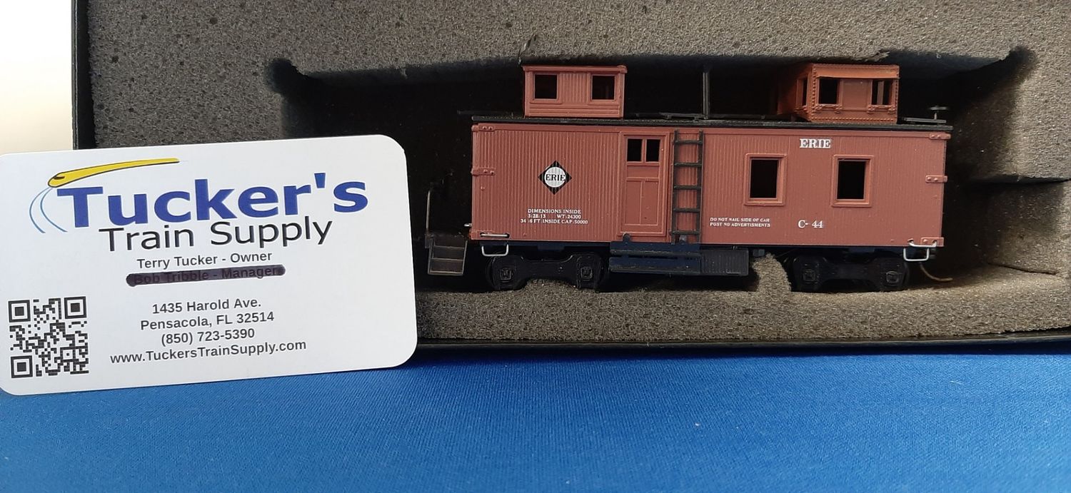 Used HO Unknown Wood Caboose Erie Road #C-44 Dual Couplas