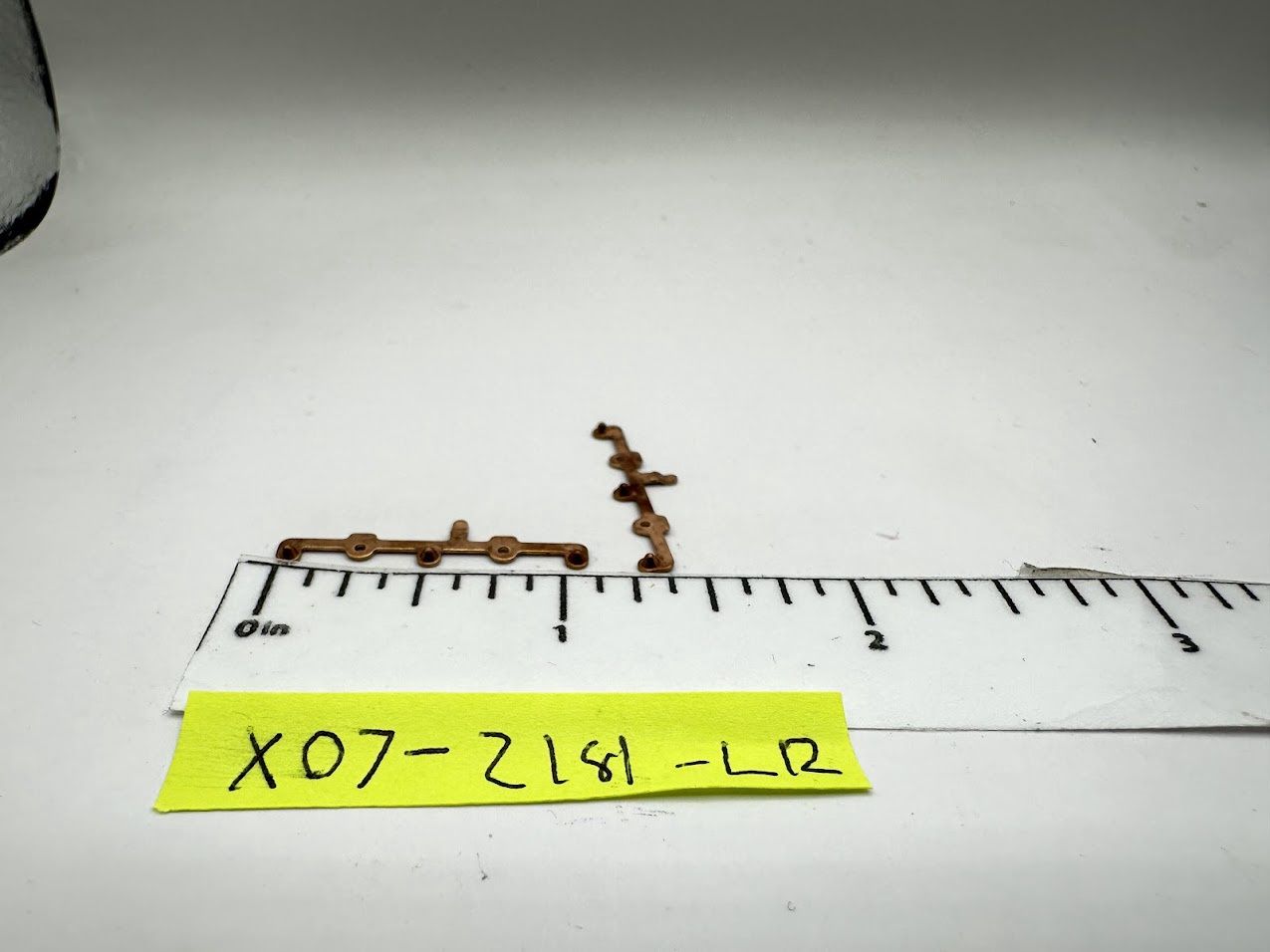 Kato N X07-2181-LR Metal Truck Bearing Plate (1 Set)