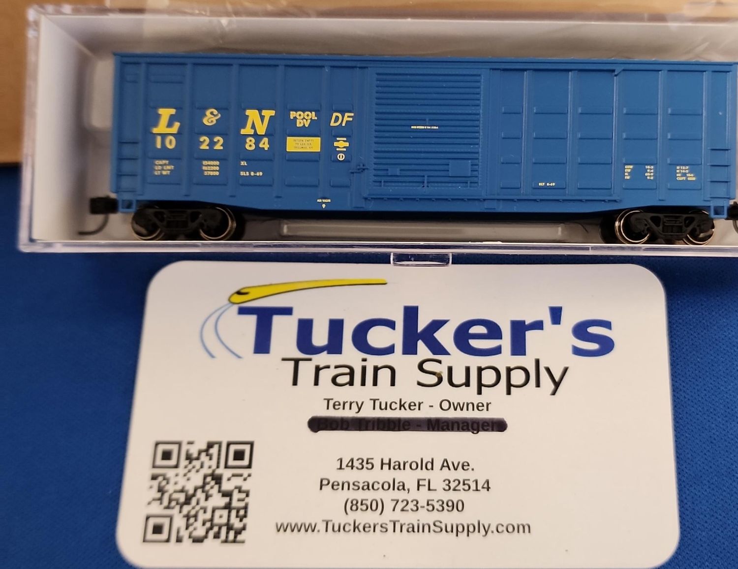 Used N Athearn ATH25386 50' Waffle Boxcar Road #102284
