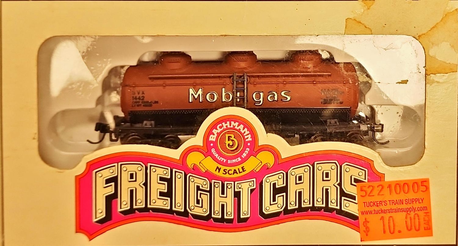 Used N Bachmann 42' 3 Dome Tank Car Mobilgas Road #1442