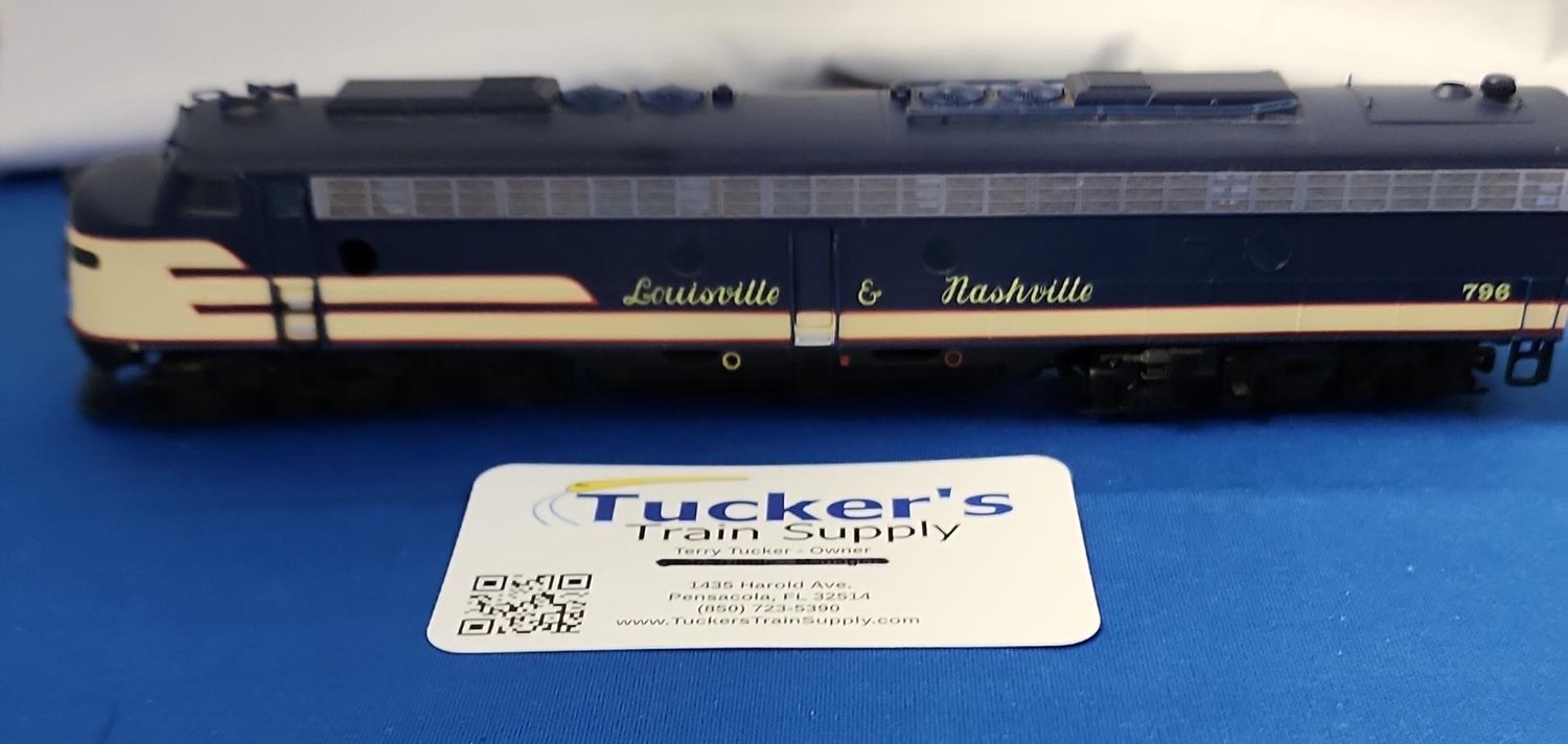 Used HO Life-Like E8 L&amp;N "Dummy" Locomotive Road #796