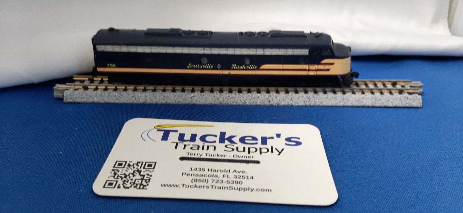 Used N Kato L&amp;N E8/9 Locomotive Road #796 w/DCC