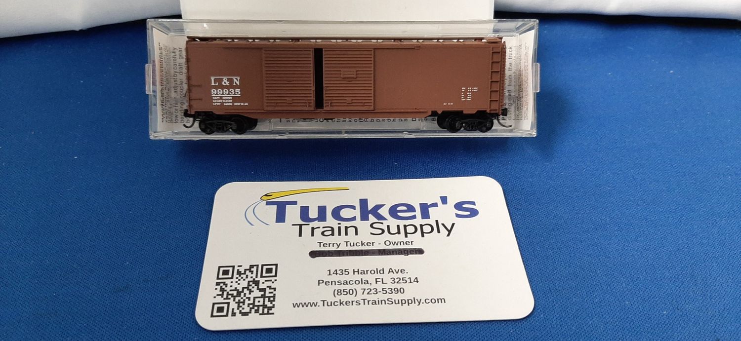 Used N Micro-Trains 78080 DD w/End Door w/Wood Roof Walk Road #99935