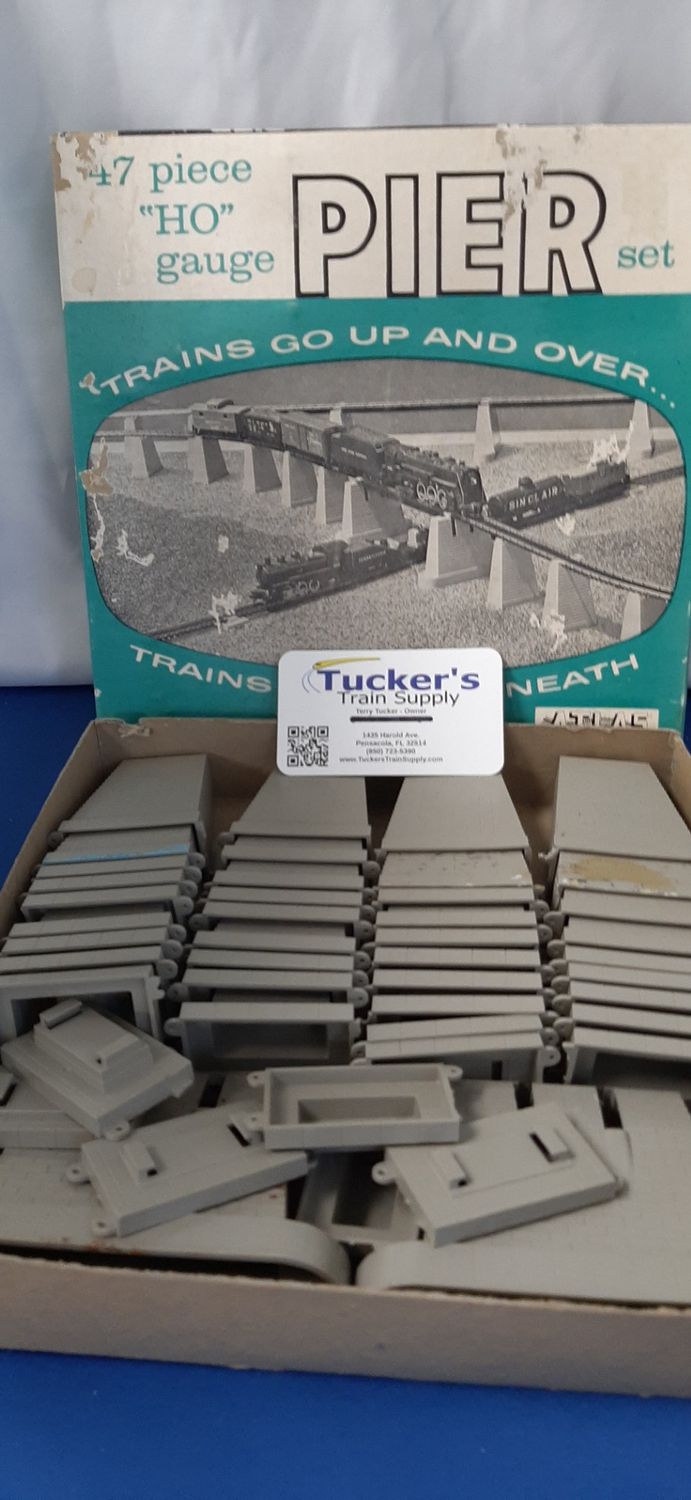 Used HO Atlas #80 (47) Piece Pier Set