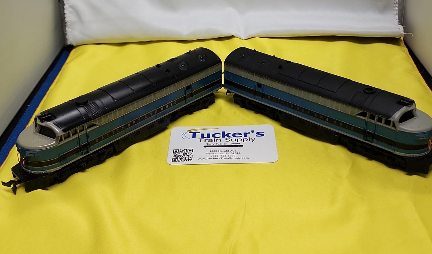 Used HO AHM Tempo B&amp;O A&amp;B Units 1-Powered (Road #9602) + 1 Dummy (Road #9506) 9506 has # Boards upside down