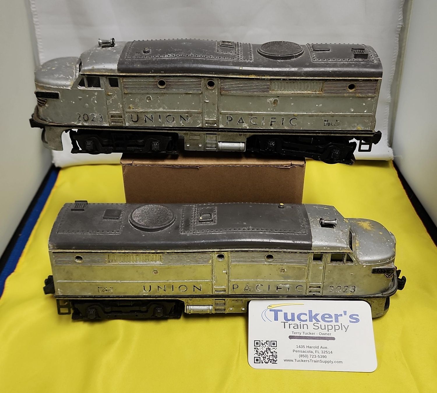 Used O Lionel 2023 Twin Diesel Locomotive Road #2023 (Needs Body Care) Pkg. of 2